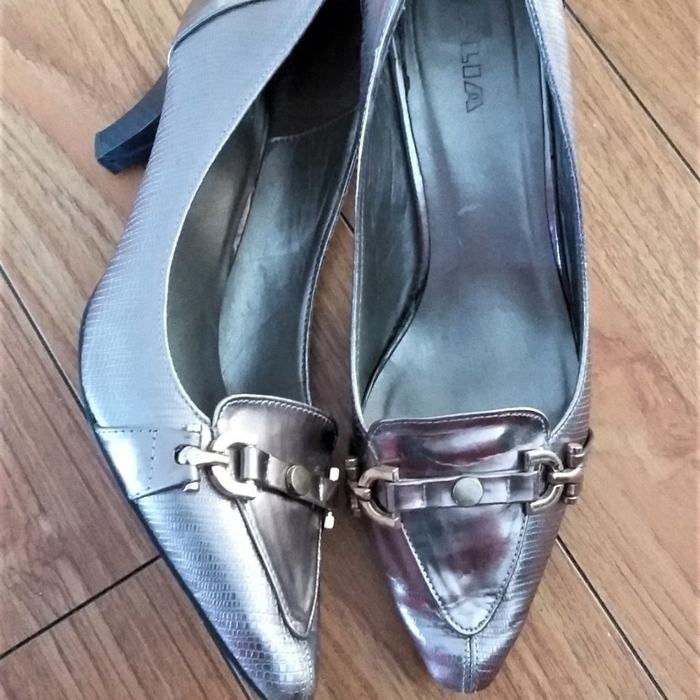 Alia | A hint of Metallic Silver-tone Gold Women's Pumps- Size 9 M